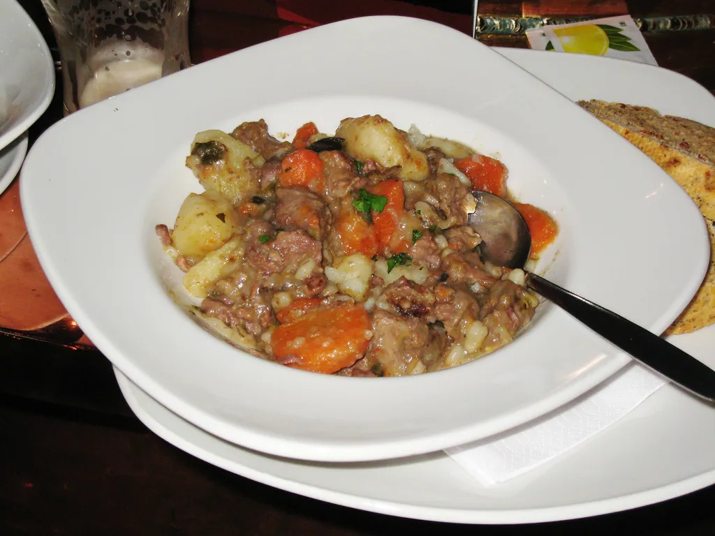Gastropub food typical of Lanigan’s